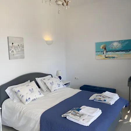 Luxury On The * Chora (Ios)